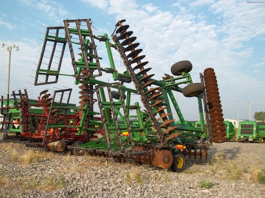 2005 John Deere 637