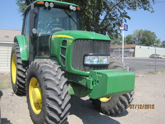 2008 John Deere 7130
