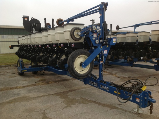 2009 Kinze 3600
