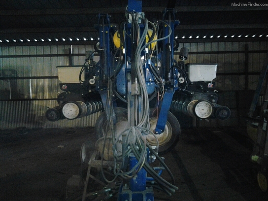 2008 Kinze 3700
