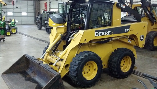 2009 John Deere 325