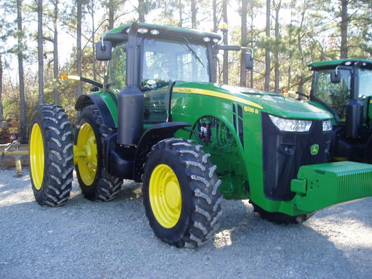 2012 John Deere 8235R