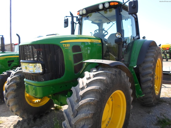 2011 John Deere 7330 Premium