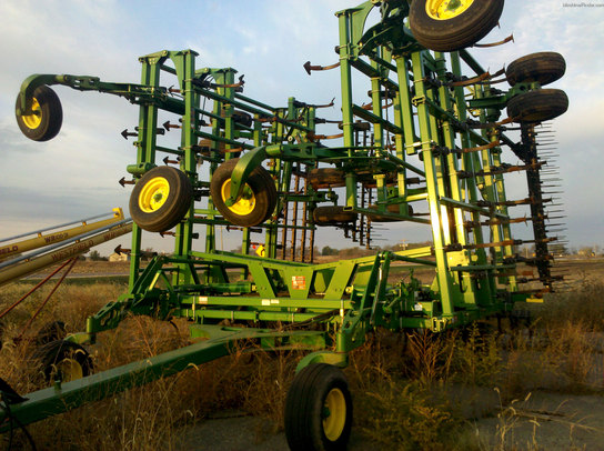 2009 John Deere 2210