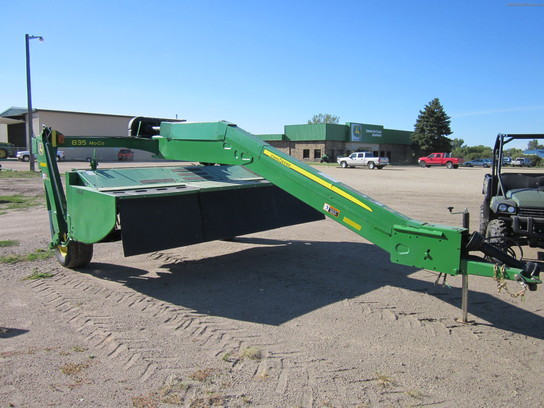 2009 John Deere 835