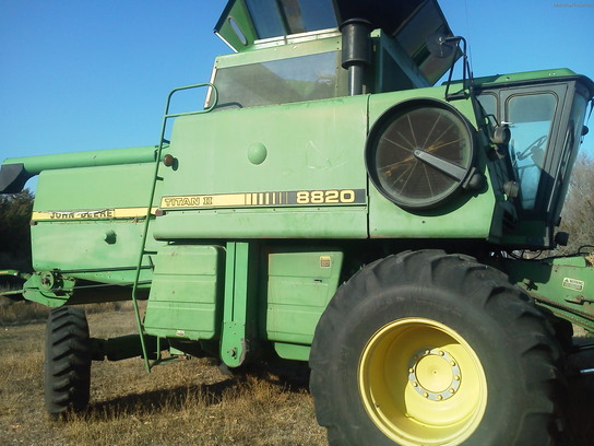 1986 John Deere 8820