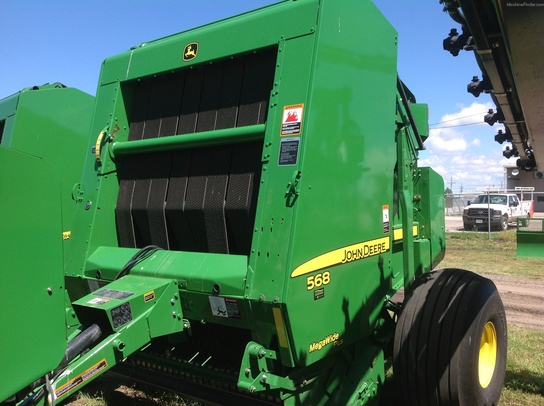 2011 John Deere 568