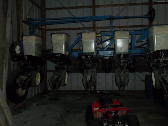 1991 Kinze 2300