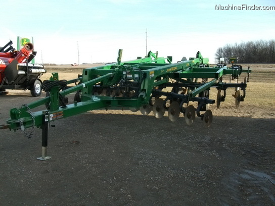 2011 John Deere 2700