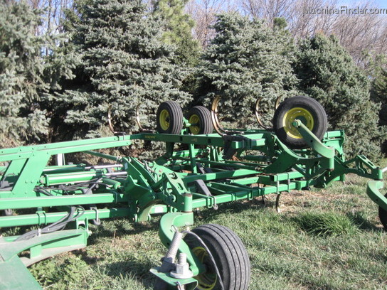2007 John Deere 2410