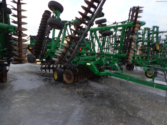2011 John Deere 637