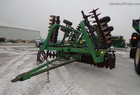  John Deere 335