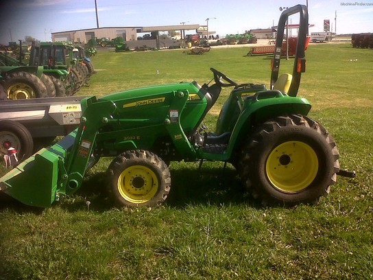 2011 John Deere 3032E