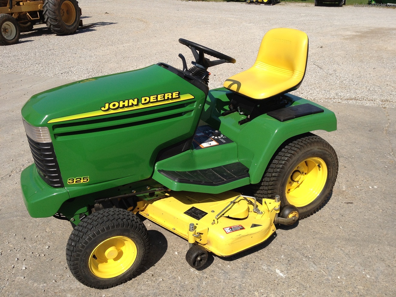 1995 John Deere 325 Lawn & Garden and Commercial Mowing John Deere