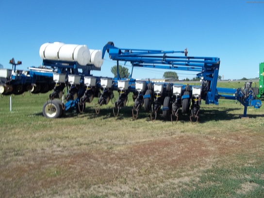 2005 Kinze 3800