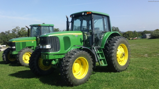 2004 John Deere 7320