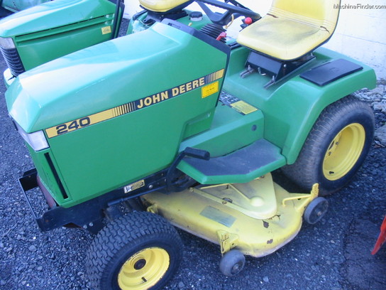 1990 John Deere 240