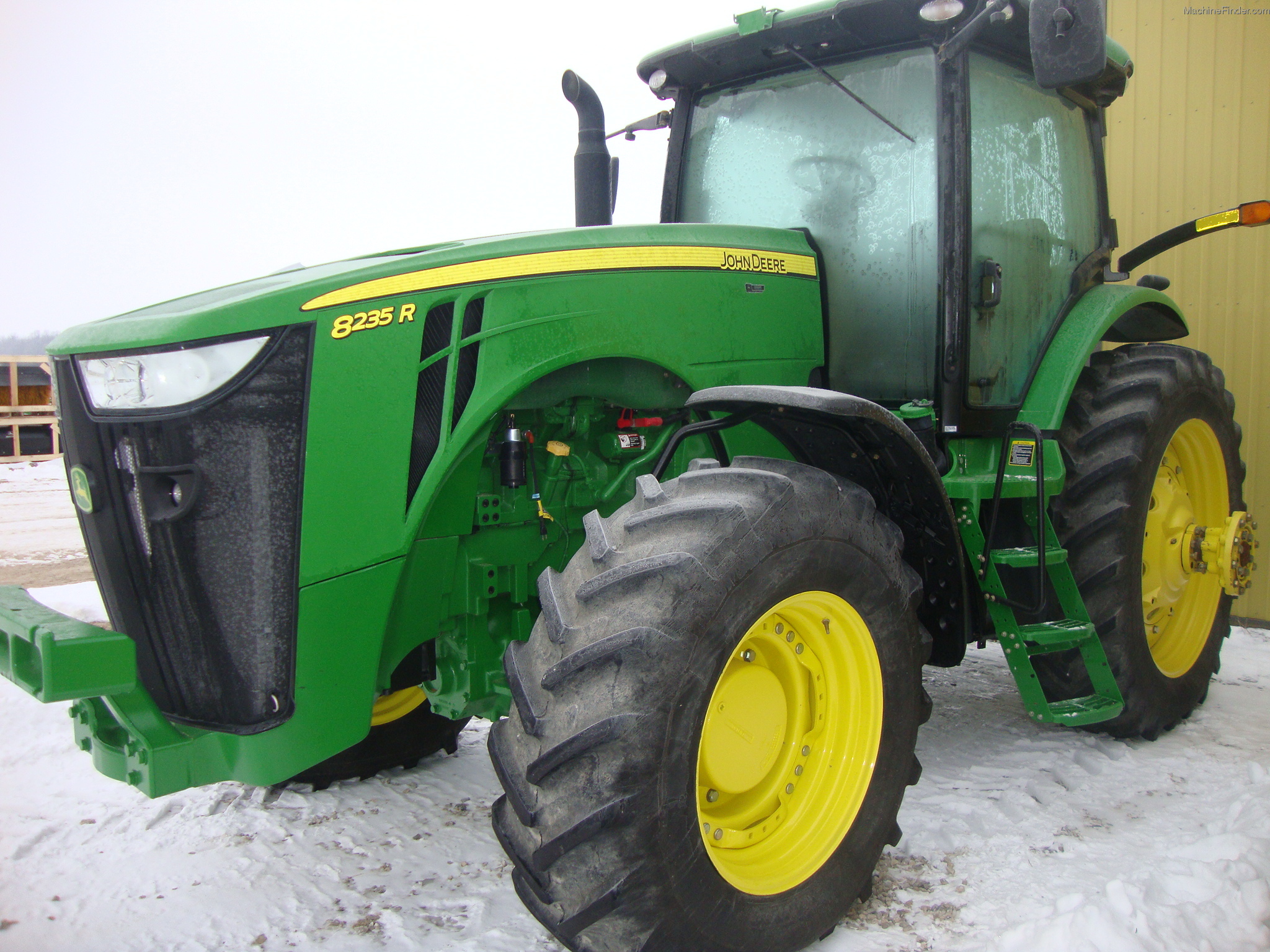 2011 John Deere 8235R Tractors Row Crop (+100hp) John Deere