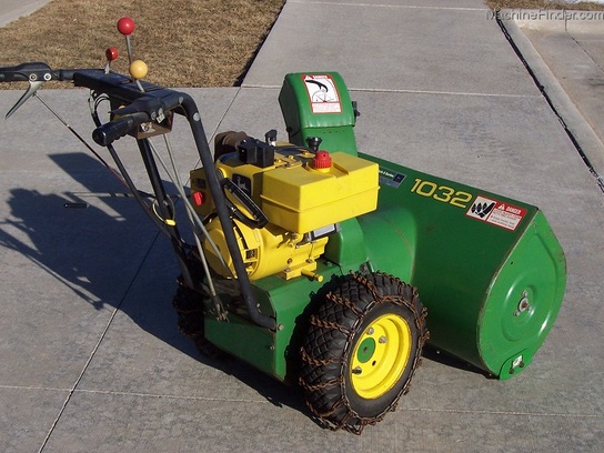 1986 John Deere Model 1032 Snowblower, 10hp electric start, and tire chains