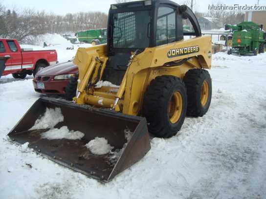 2000 John Deere 260