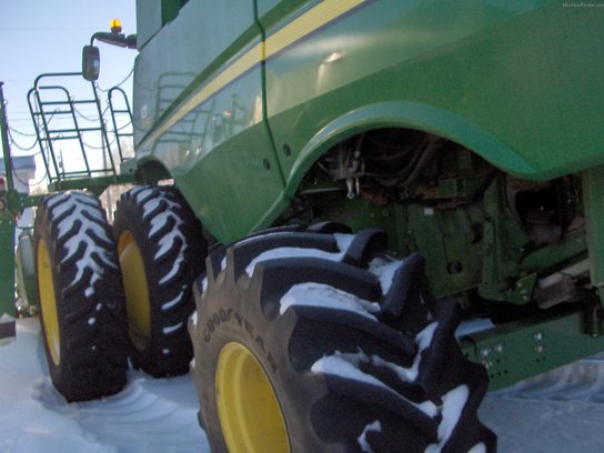 2012 John Deere S690