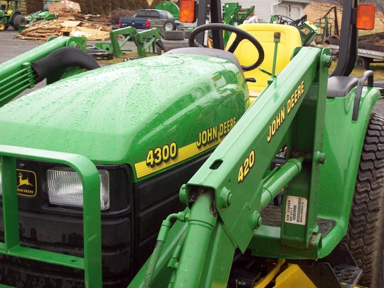 2000 John Deere 4300