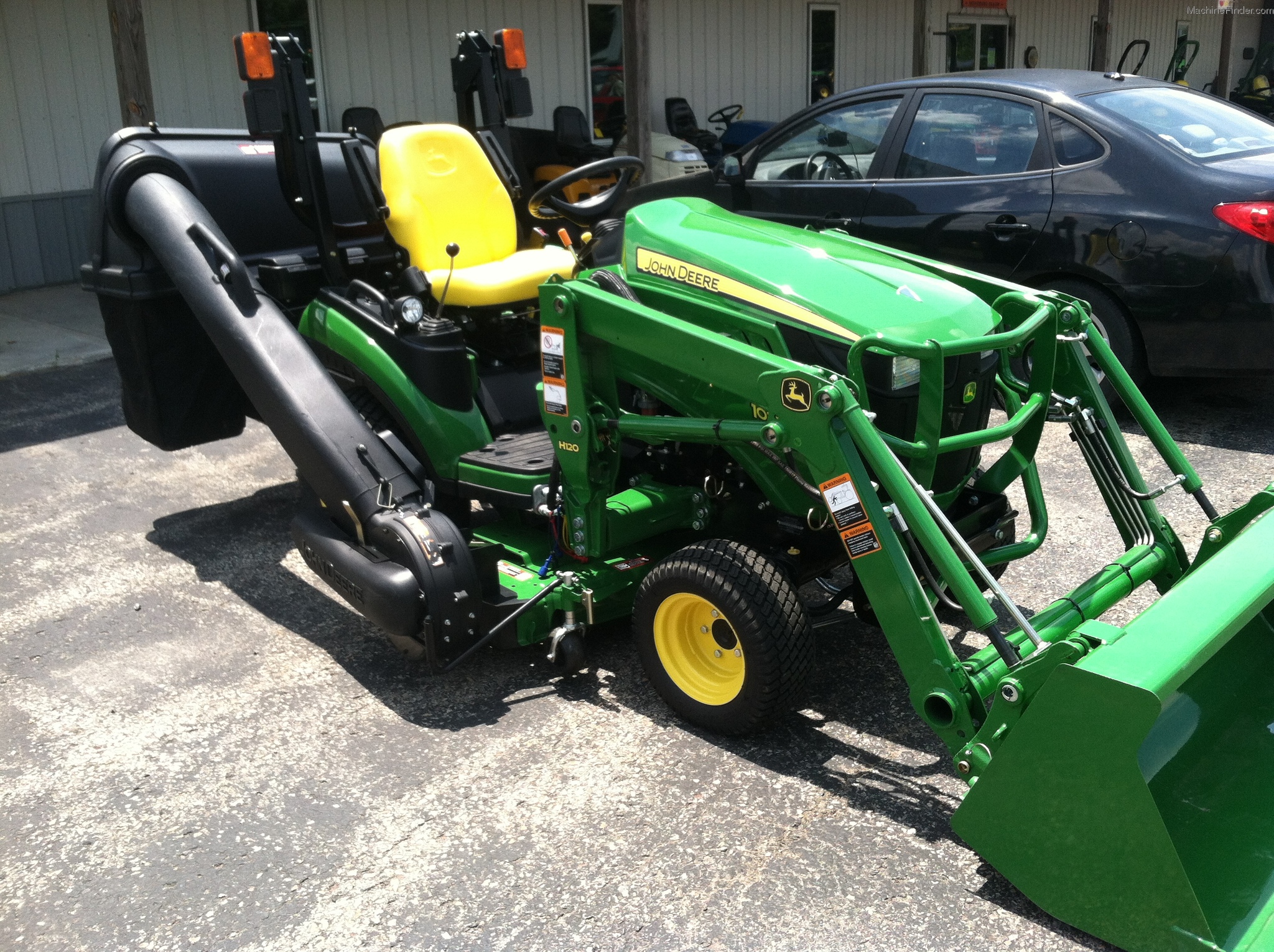 2013 John Deere 1025R Tractors Compact (140hp.) John Deere