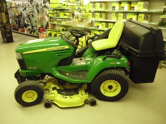 2011 John Deere X724
