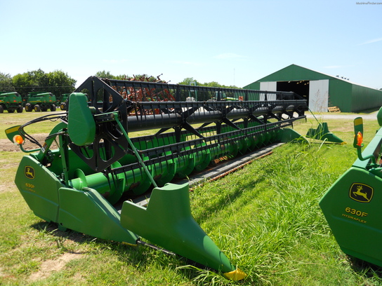 2004 John Deere 630