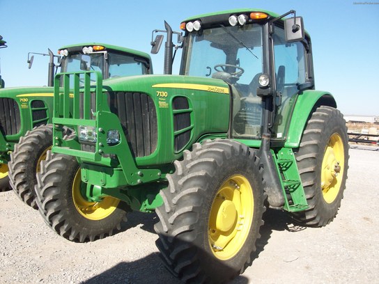 2012 John Deere 7130