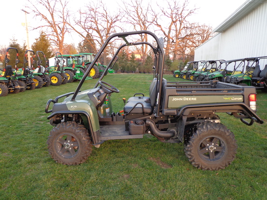 2011 John Deere 825i