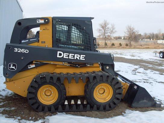 2011 John Deere 326D