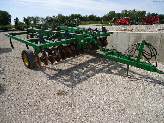  John Deere 714