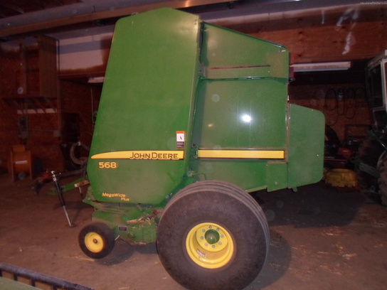 2010 John Deere 568
