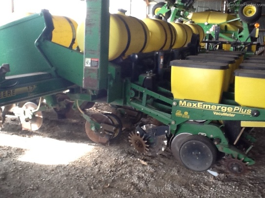 2000 John Deere 1770