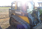  John Deere 323D