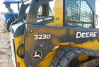  John Deere 323D