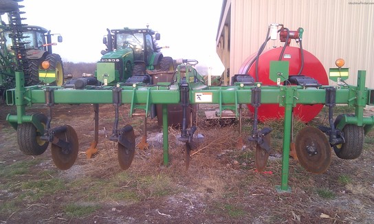 2006 John Deere 2100