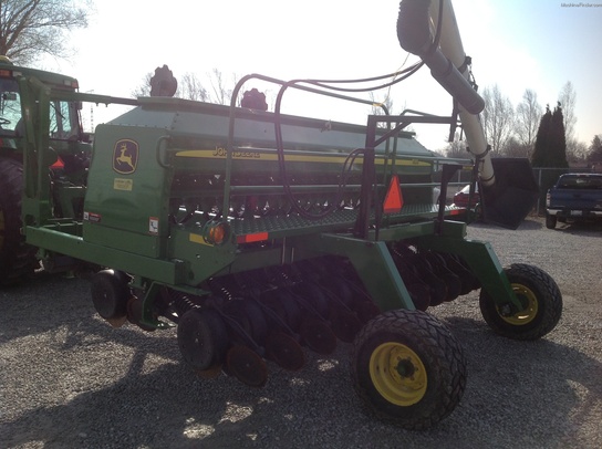 2009 John Deere 1590