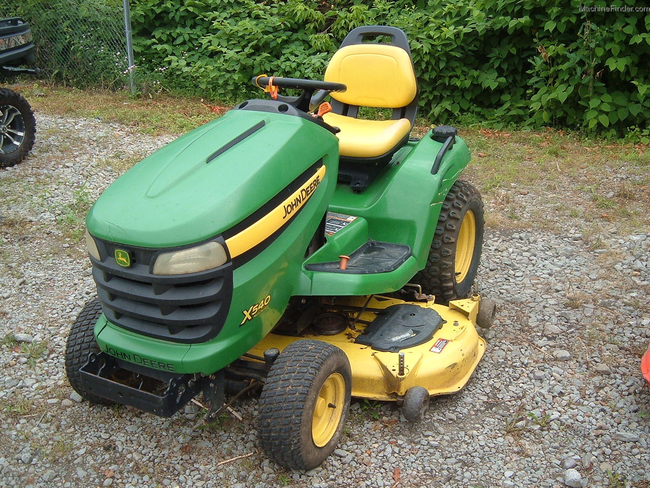 2009 John Deere X540 Lawn & Garden and Commercial Mowing John Deere