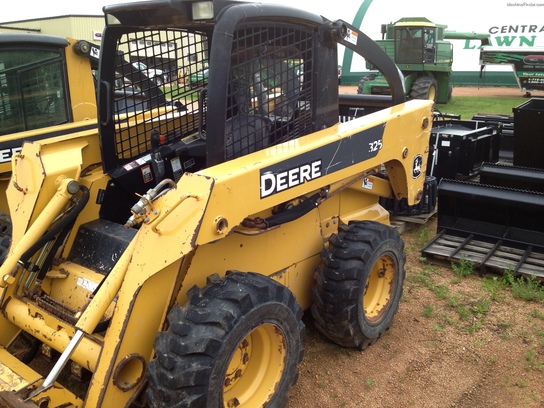 2006 John Deere 325