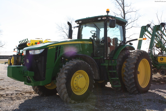 2012 John Deere 8260R