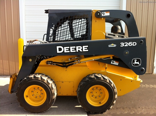 2011 John Deere 326D