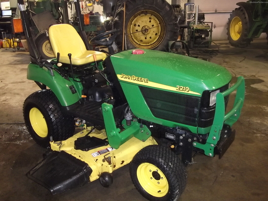 2003 John Deere 2210