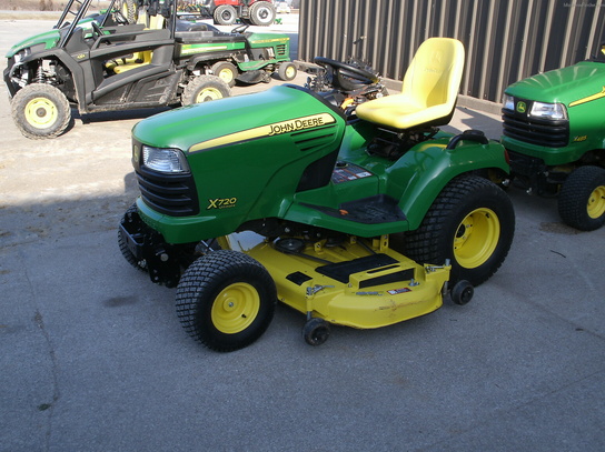 2012 John Deere X720