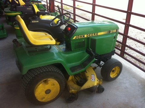 John Deere 318