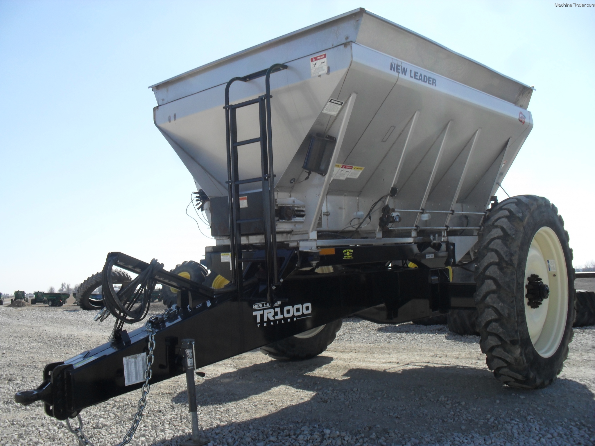 2014 New Leader TR 1000 Spreaders Fertilizer & Manure John Deere