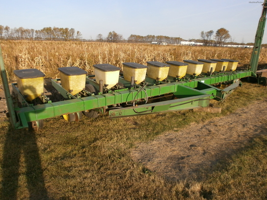  John Deere 7000