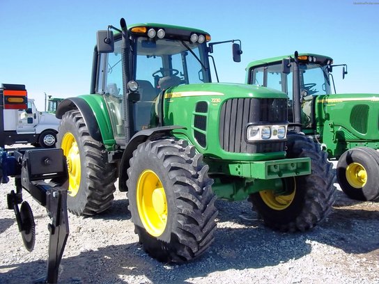 2010 John Deere 7230