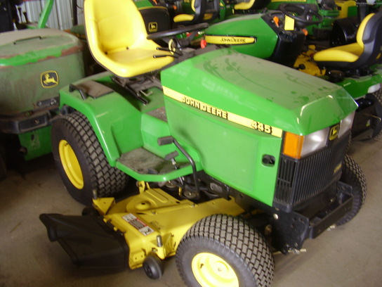 2000 John Deere 445